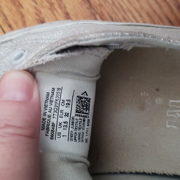 Converse Junior All Star Shoreline Silver Shiny Sneakers Size 1 pull on - Picture 2 of 9